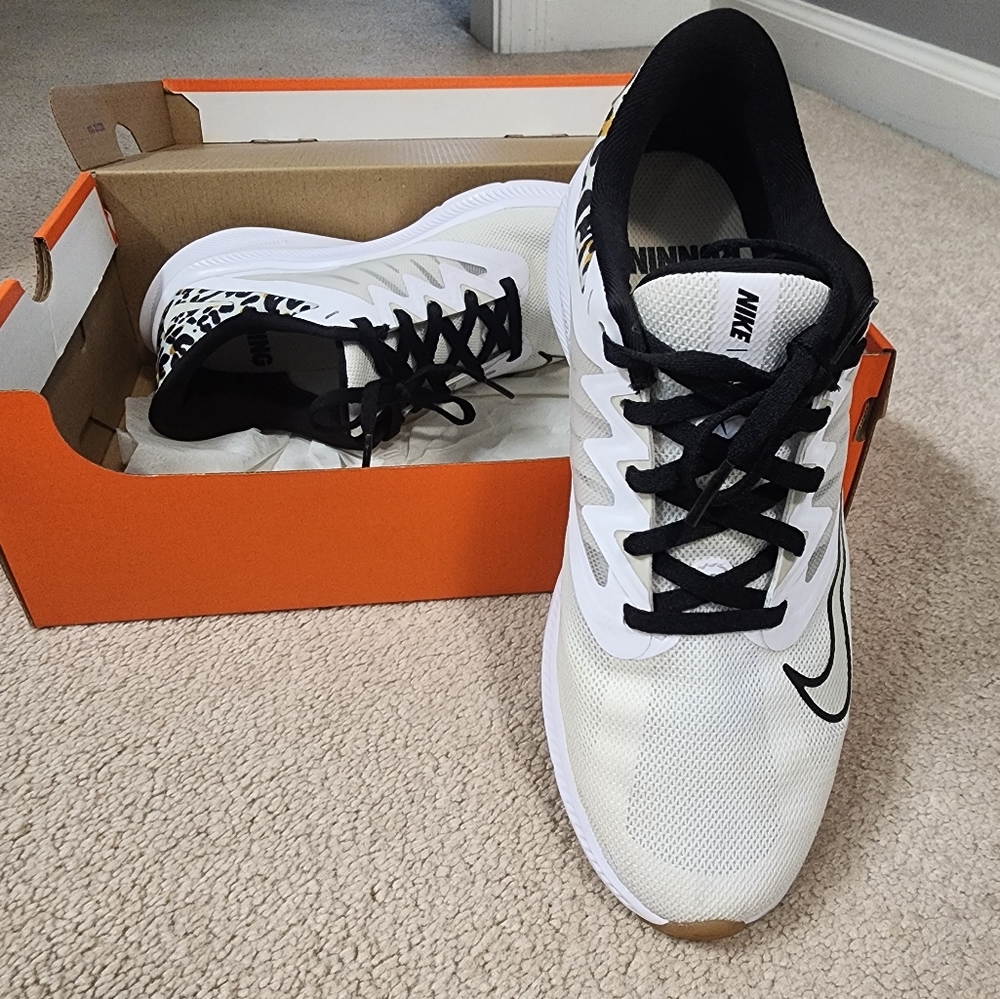 Women's Nike Quest 3 PRM Size 8